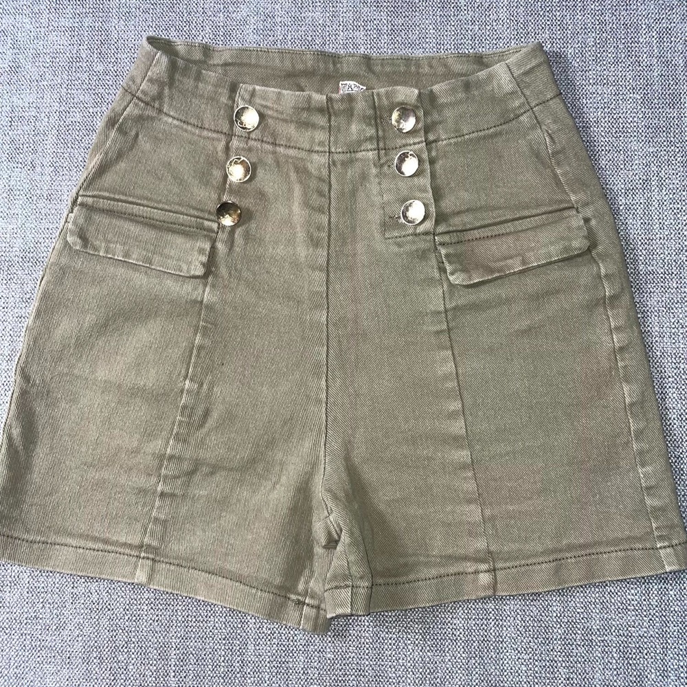 Jinmoss Shorts Womens Small Olive Green Denim Cotton Pockets Button Detail Front